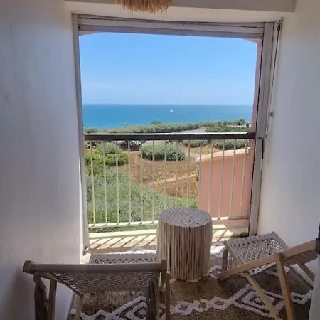 Agde, 2 Au Bord Des Falaises